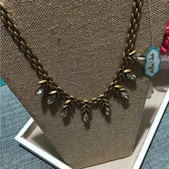 Beautiful Stella&Dot Retried Statement Necklace,Rhinestones&Gold Tone.Beautiful - Picture 2 of 10